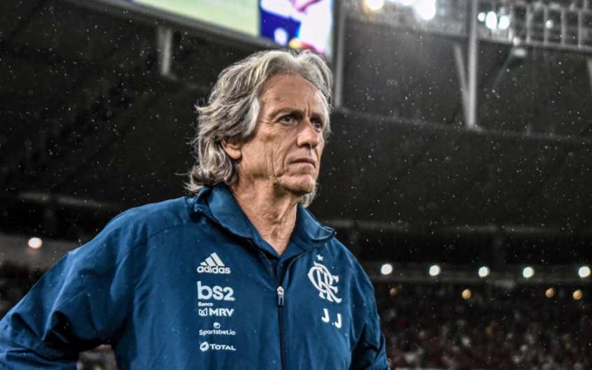 ESFRIOU - A emissora "SIC Notícias", de Portugal, afirmou que o benfica fez uma proposta para contar novamente com o técnico Jorge Jesus, do Flamengo. O Mister, no entanto, descartou a chance de comandar os Encarnados.