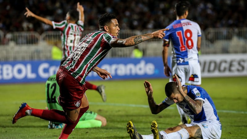 No duelo de volta, no Chile, o Fluminense venceu por 2 a 1 e garantiu a classificação. Os gols da vitória foram marcados por Everaldo e Luciano.
