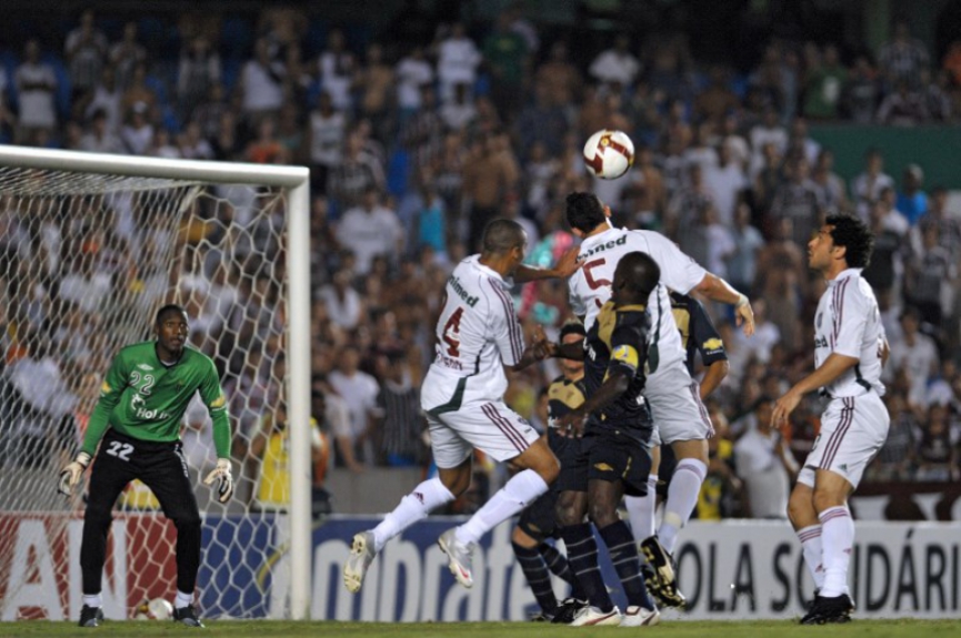 Em 2009 o Fluminense perdeu a decisão da Copa Sul-Americana para a LDU-EQU. Em Quito, derrota por 5 a 1 e no Maracanã, vitória por 3 a 0, ficando por um gol de levantar a taça. Desde então se tornou o pesadelo dos vizinhos sul-americanos.