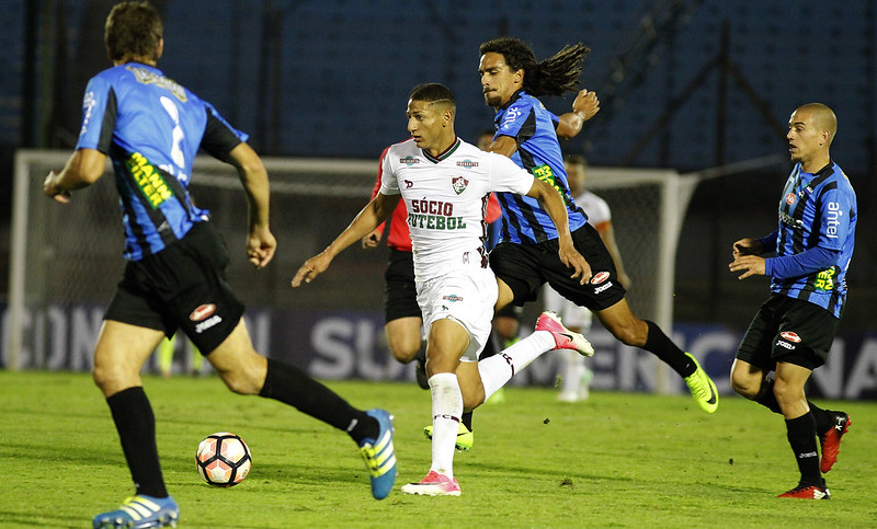 Após oito anos, o Fluminense voltou a jogar contra um rival internacional na Copa Sul-Americana. A vítima foi o Liverpool-URU, que perdeu no Maracanã por 2 a 0 (Henrique Dourado e Richarlison) e venceu em Montevidéu pelo placar de 1 a 0. 