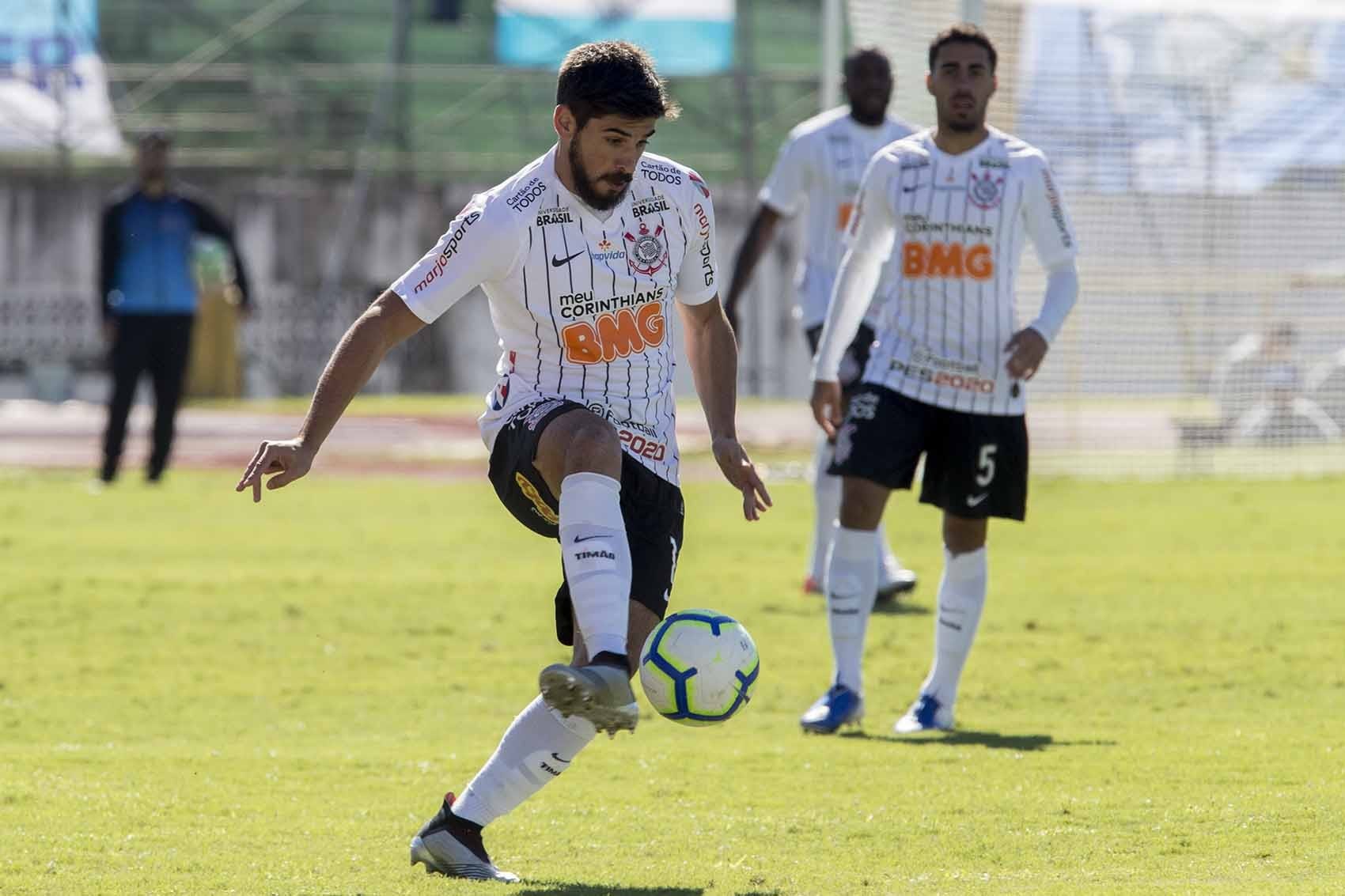 Bruno Méndez - zagueiro - Sua contratação no ano passado custou R$ 18,566 milhões ao Corinthians, somando salários, valor de compra, comissões, luvas e afins. Uruguaio continua no clube.