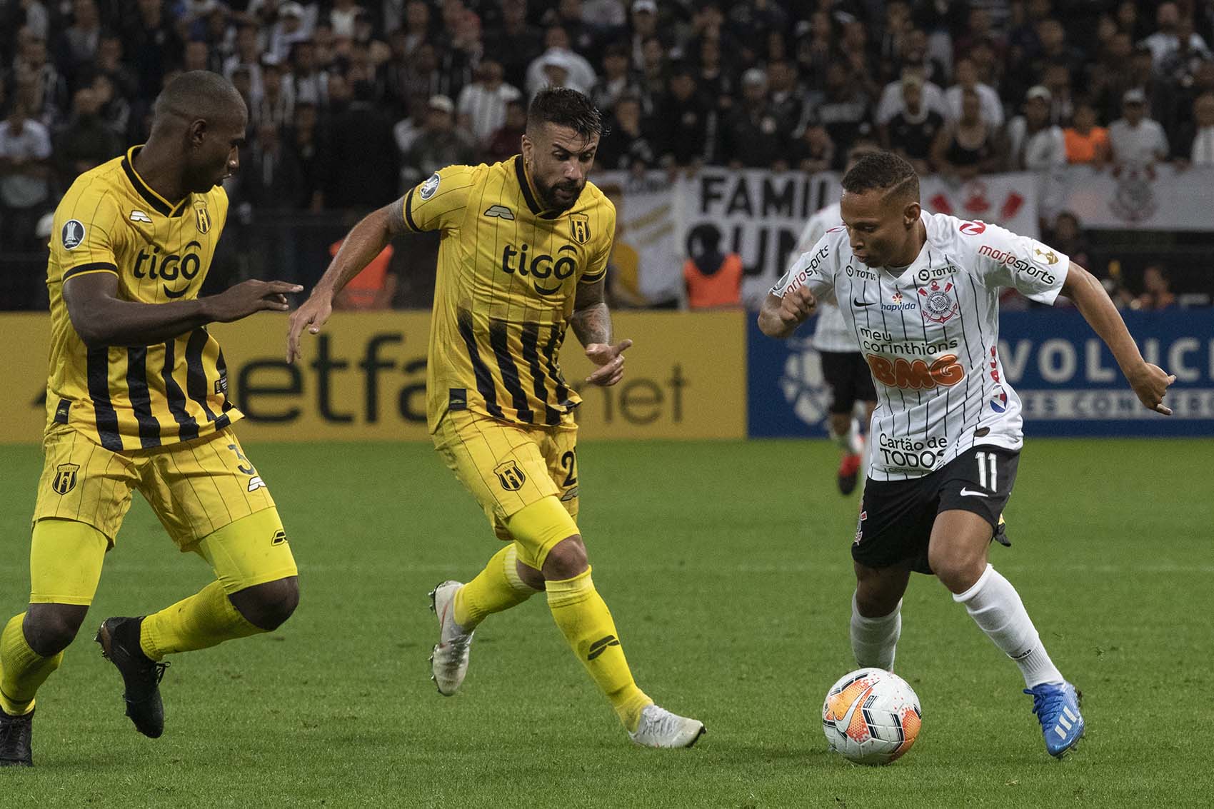 Corinthians 2 x 1 Guaraní (PAR) (Libertadores): Cássio; Fagner, Pedro Henrique, Gil e Sidcley (Lucas Piton); Camacho (Janderson), Cantillo, Pedrinho, Luan e Vagner Love (Gustavo); Mauro Boselli