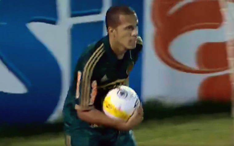 Ronny chegou ao Palmeiras em 2013 e saiu no fim do ano. Hoje com 28 anos, o meia atuou em 2019 pelo Curitibanos, clube catarinense que mudou de nome para Florianópolis e está na última divisão do estado.