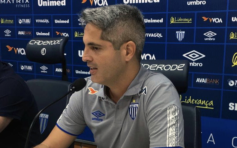 FECHADO - Com a eliminação do Avaí no Campeonato Catarinense, o clube informou, na tarde deste sábado (1º), que Rodrigo Santana não é mais técnico da equipe.