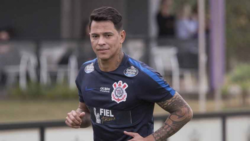 Giovanni Augusto entrou na Justiça para cobrar R$ 924 mil do Corinthians, clube do qual tinha saído. 