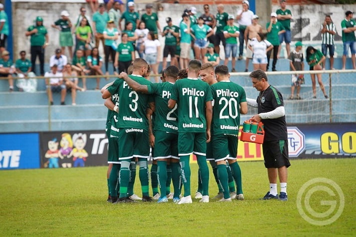 Goiás - A diretoria do Esmeraldino negociou com os jogadores no dia 14 de abril, e a redução dos salários será em torno de 50% durante o período de inatividade do futebol. 