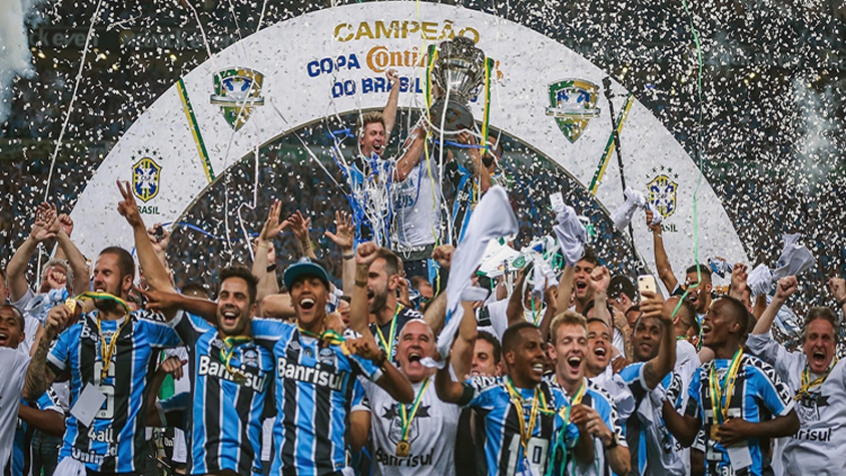6º - Grêmio: 8 (Brasileiro: 2 - Copa do Brasil: 5 - Supercopa do Brasil: 1)