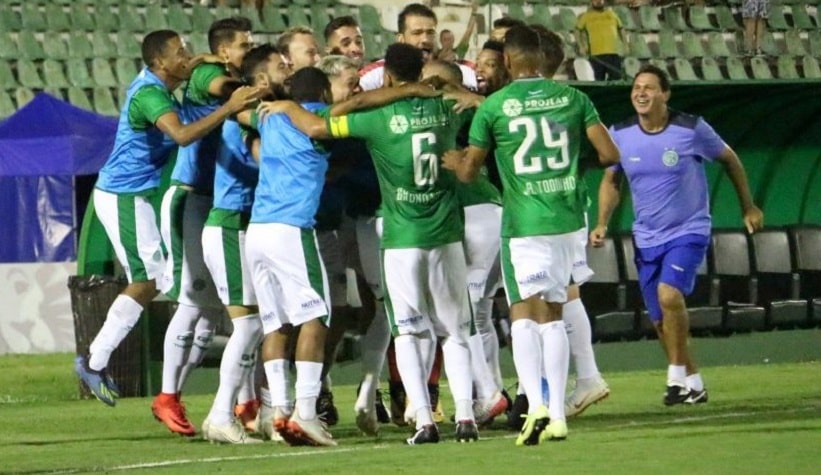 Luta pelo segundo lugar no Grupo D -  Quem briga pelo segundo lugar do Grupo D é o Corinthians, que tem onze pontos, cinco pontos a menos que o Guarani, faltando duas rodadas. A Ferroviária está na mesma situação, também com onze pontos. Ambos precisam vencer os dois jogos para terem chances de classificação. 