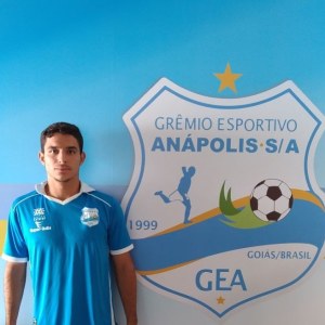 Gustavo Henrique, atacante de 20 anos do Anápolis, também é artilheiro do goiano, com quatro gols.  Pode pintar em algum time maior do cenário nacional. 