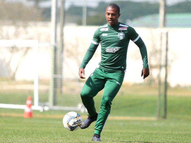 O Coritiba encaminhou o empréstimo do atacante Iago Dias para o Juventude até o final da Série B. Faltam apenas os exames médicos e a assinatura do contrato para selar a negociação.