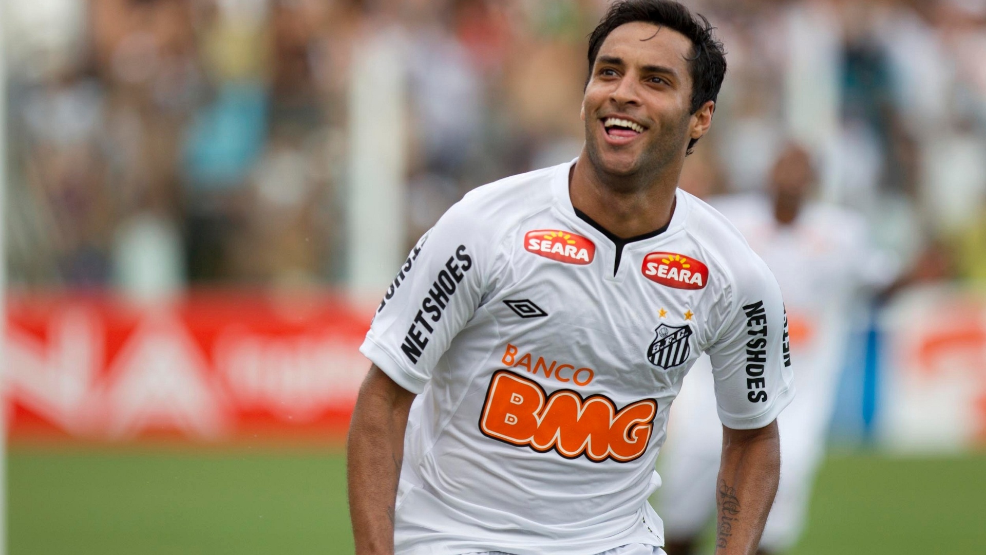 No ano de 2011, vindo do Spartak de Moscow, o meia Ibson foi contratado por 4 milhões de euros (9 milhões de reais)