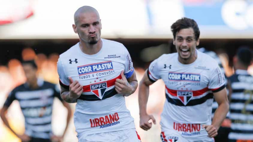 FECHADO - Ex-São Paulo, o zagueiro Maicon rescindiu o seu contrato com o Al-Nassr após o clube ficar seis meses sem pagar salários.