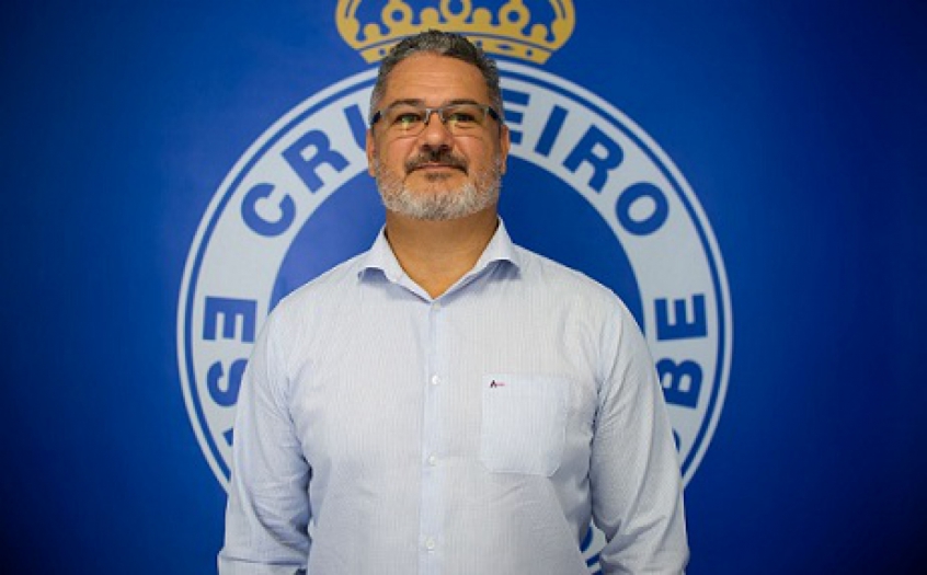 FECHADO: O Cruzeiro confirmou a saída de mais um profissional do departamento de futebol depois da demissão de Enderson Moreira e sua comissão técnica. O treinador do sub-20, o campeão olímpico Rogério Micale, pediu para deixar a Raposa na noite desta terça-feira, 8 de setembro.