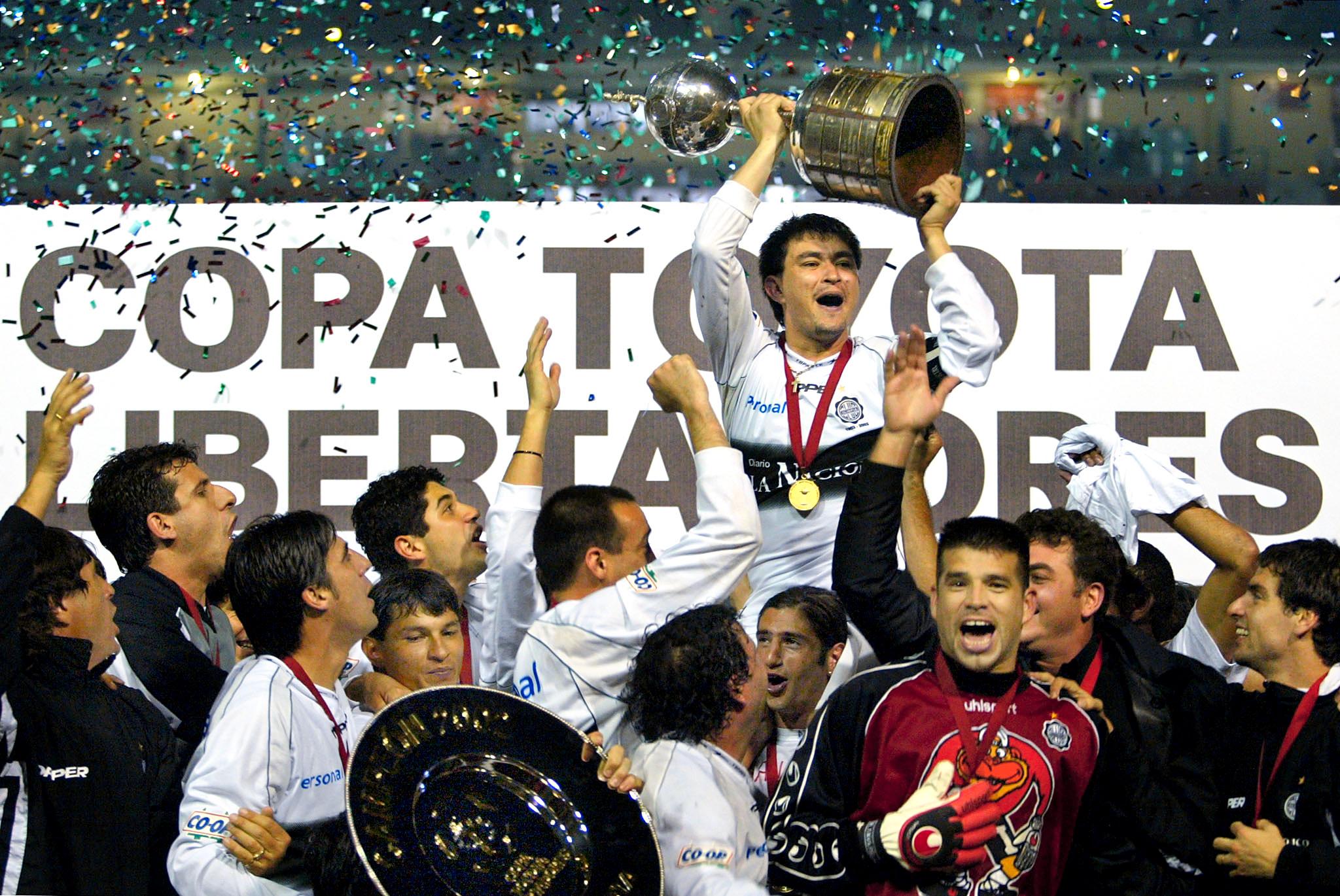 Olimpia (PAR): 3 títulos - 1979, 1990 e 2002 (foto)