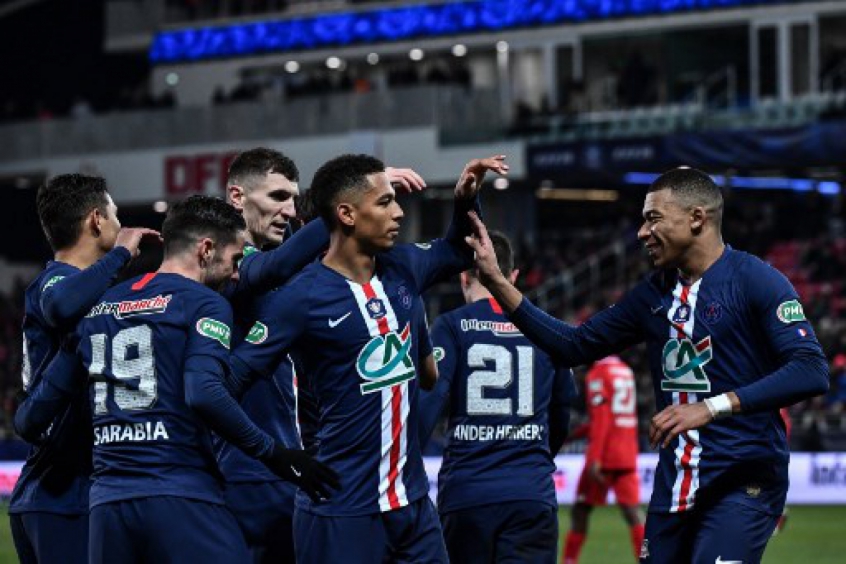 O Paris Saint-Germain (FRA) cancelou todos os treinos até o dia 22 de março. O clube francês também orientou seus jogadores a não saírem de suas casas. 