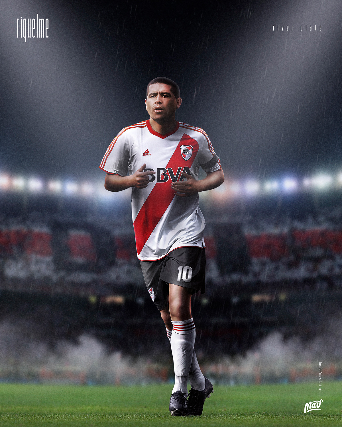 Juan Román Riquelme, ídolo do Boca Juniors, usando a camisa do River Plate.