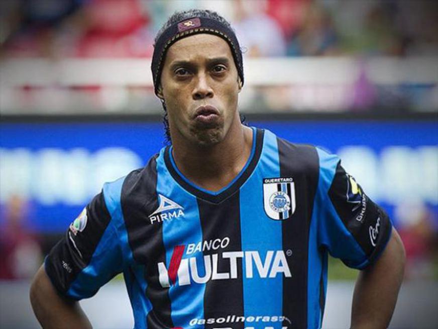 Na primeira posição, está Ronaldinho Gaúcho no Querétaro, do México. O meia foi contratado pelo clube mexicano em 2014, logo depois de sair do Atlético-MG. No México, fez 29 jogos, marcou oito gols e foi vice-campeão nacional.