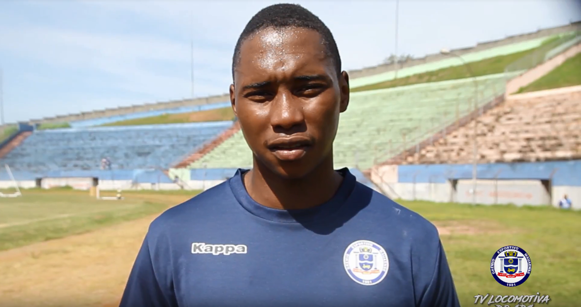 A carreira do atacante parecia ser promissora, com passagens pela base de Cruzeiro e Vasco em sequência. Entretanto, não conseguiu permanecer no radar dos clubes grandes. Rodou por equipes como América de Rio Preto, Grêmio Mauaense (foto) e União Suzano. Defendeu o Primavera, de Indaiatuba, até 2022. 