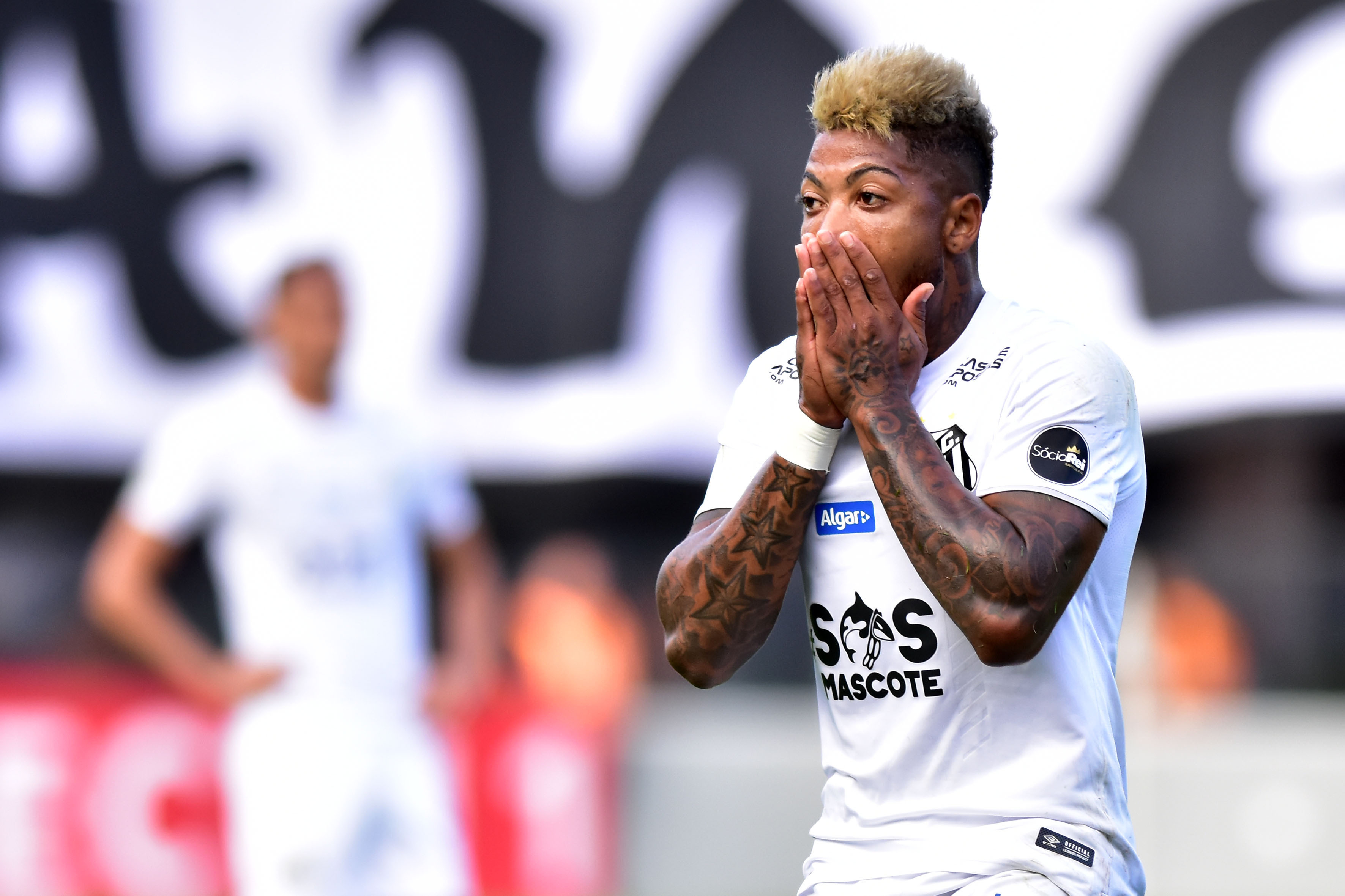 Marinho, do Santos, jogou em quatro compromissos, tendo feito três gols (0,8 gol por partida) e finalizado 1,3 por jogo.