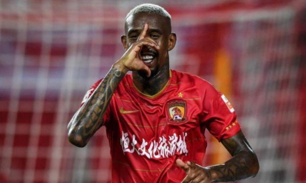 Anderson Talisca (27 anos) - meia - Time: Guangzhou FC - contrato até junho de 2022.