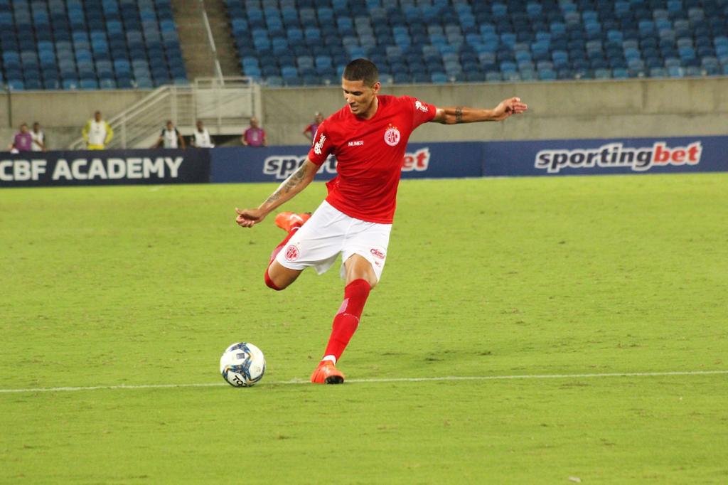 Artilheiro do Brasil na temporada com 12 gols, o atacante Tiago Orobó, de 26 anos, é destaque do América-RN. O jogador já passou por Maringá, Campinense e o futebol árabe.   