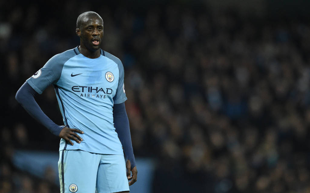 A novela entre Yaya Touré e Botafogo não chegou ao fim no domingo, como era esperado. O marfinense, em contato com a diretoria do clube, pediu novos termos no contrato e a negociação segue se arrastando – o jogador está pedindo mais dinheiro em 2021 e 2022.