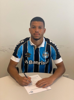 O Tricolor gaúcho garantiu a permanência de mais dois nomes promissores: o volante Jhonata Varela e o lateral Jefferson. O primeiro, um dos capitães do time, renovou por três anos. Já o segundo, estava emprestado do ABC ao Grêmio e assinou em definitivo até 2023.