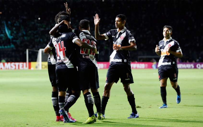 2020 - Vasco rebaixado / Na 9ª rodada estava na 6ª colocação com 15 pontos