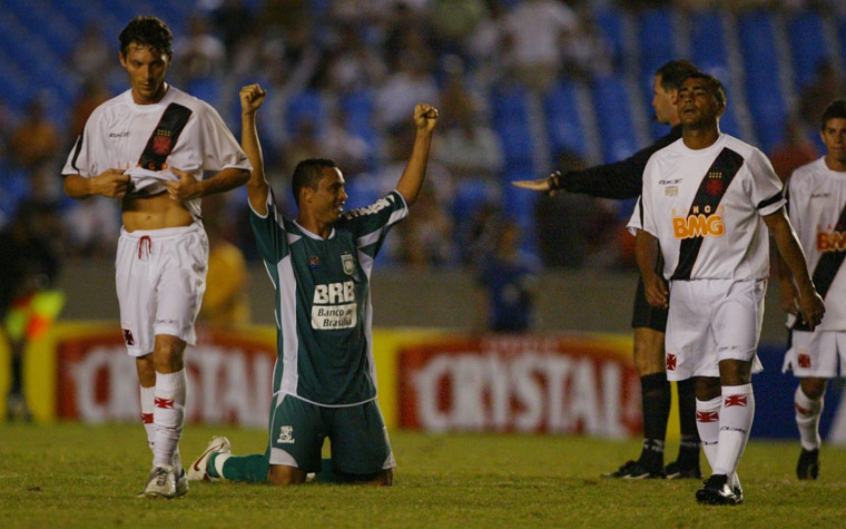 Na Copa do Brasil de 2007, Romário buscava o seu milésimo gol na carreira diante do Gama-DF, mas não conseguiu e ainda viu o Cruz-Maltino ser eliminado. Empate por 2 a 2 no jogo de ida, e derrota por 2 a 1, em pleno Maracanã lotado.  