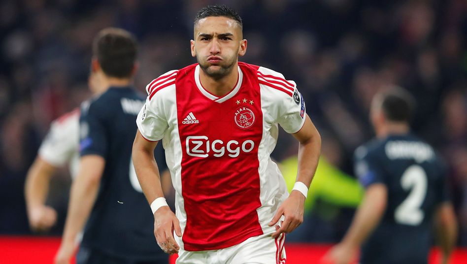 Hakim Ziyech também já foi oficializado no Chelsea. Os Blues contrataram o jogador do Ajax para a próxima temporada.