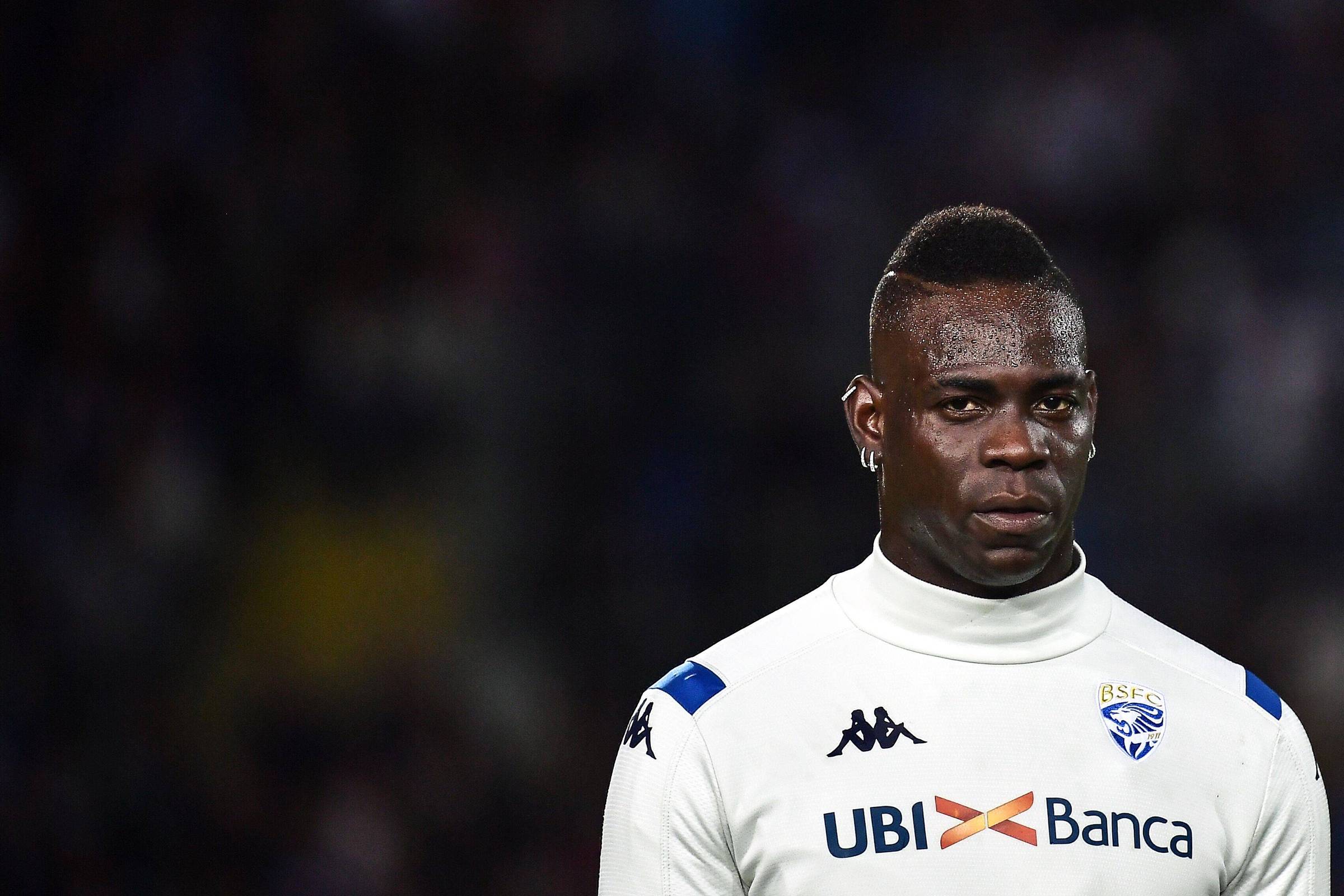 ESQUENTOU - O fim da curta passagem de Mario Balotelli no Brescia será marcado por polêmicas, tal como é sua trajetória no futebol. De acordo com o “La Gazzetta dello Sport”, o atleta irá rescindir contrato com a equipe menos de um ano após sua contratação. Nas últimas semanas, o atacante não compareceu em diversas sessões de treinamentos e o clube está em contato com advogados para preparar uma demissão por justa causa.