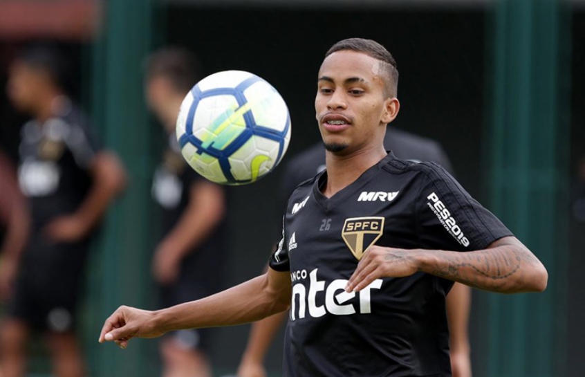 PAULINHO BOIA - Reintegrado durante a paralisação dos campeonatos, atacante de 22 anos já foi acionado no segundo tempo do jogo contra o Red Bull Brasil e tem chance de ser titular neste domingo. Cria de Cotia, soma oito jogos ao todo pelo Tricolor.