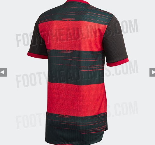 A camisa do uniforme número 1 tem listras largas, com riscos em vermelho sobre o preto, uma novidade.