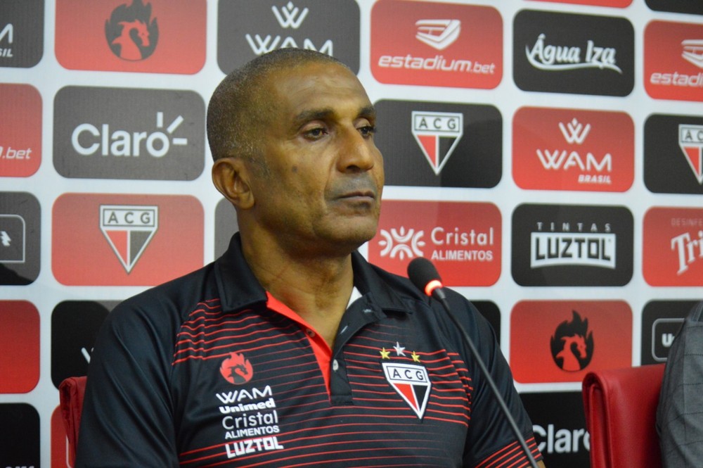 Cristóvão Borges foi demitido do cargo de técnico do Atlético-GO mesmo com apenas uma derrota em sete jogos. A diretoria do clube não estava satisfeita com a evolução do trabalho no dia a dia.
