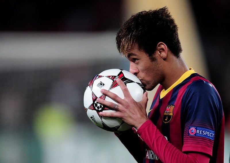 Neymar foi comprado junto ao Santos, em 2013, pelo valor de 88,2 milhões de euros.