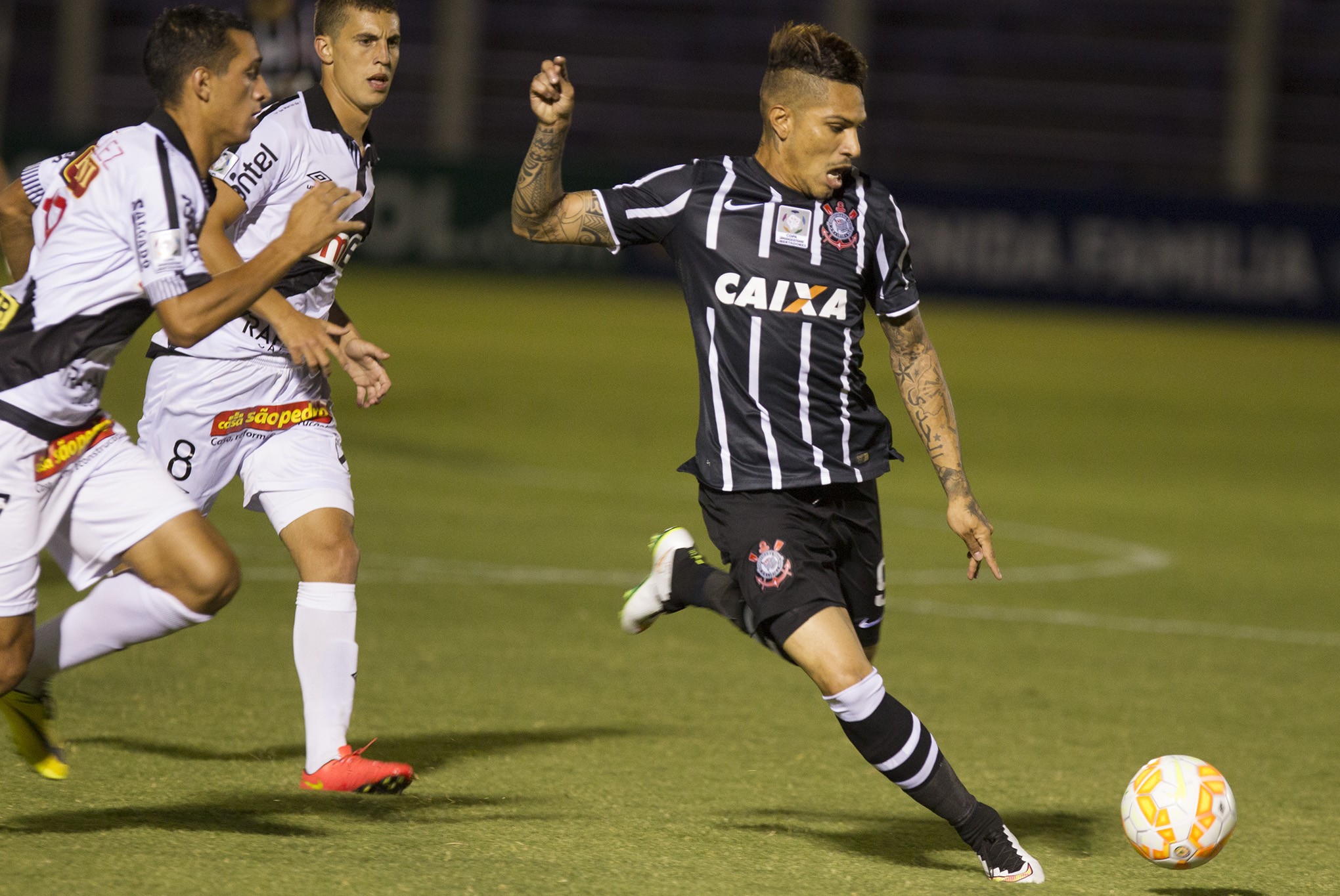 O peruano Paolo Guerrero acabou absolvido da acusação de trombar propositalmente no árbitro Leandro Bizzio Marinho, durante a partida contra o Bahia, pelas oitavas de final da Copa do Brasil, no dia 27 de agosto de 2014, quando era atacante do Corinthians.