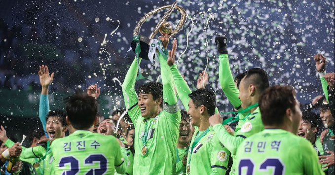A Coreia do Sul também decidiu adiar o início da  K-League, sua principal competição. Ela deve ser retomada quando a epidemia estiver controlada.