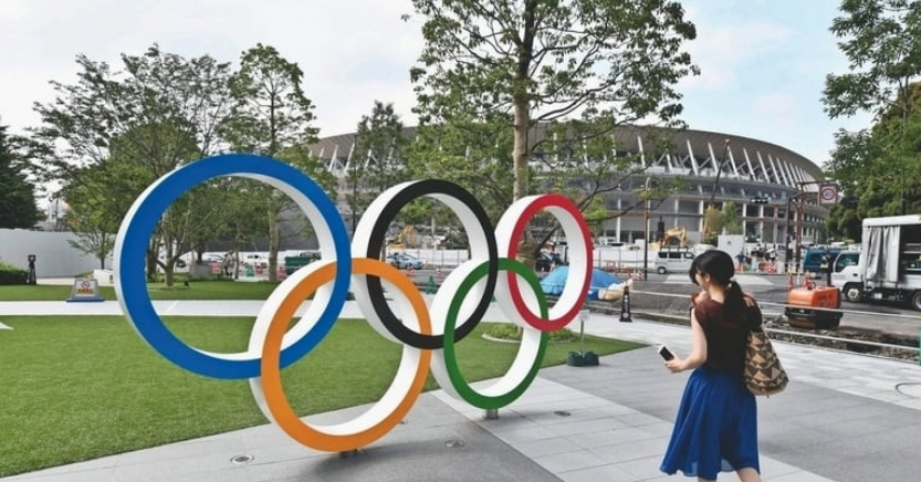 Kozo Tashima, um dos vice-presidentes do Comitê Olímpico do Japão, anunciou na última terça ter dado positivo para o novo coronavírus. Mesmo com a fala de Abe, isso aumenta as dúvidas sobre a realização do evento, entre os dias 24 de julho e 9 de agosto.