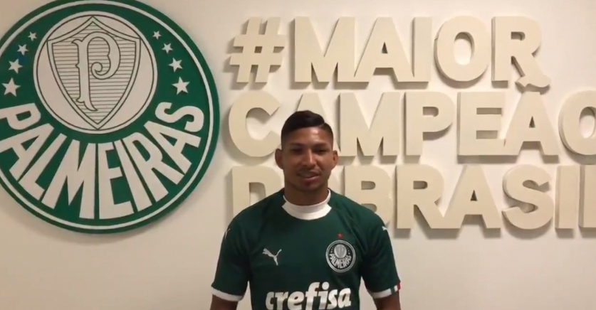 Rony vestiu a camisa do Palmeiras pela primeira vez neste sábado e, em vídeo divulgado no Twitter do clube, o atacante revelou que sempre quis atuar na equipe de Vanderlei Luxemburgo. Ele saiu do Athletico-PR por 6 milhões de euros (R$ 28 milhões).