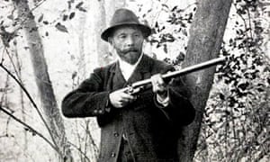 Os Jogos de Paris, em 1900, tiveram a controversa modalidade de tiro ao pombo. O belga Leon de Lunden (foto) venceu a única prova que tinha como objetivo matar animais - o que gerou protestos.