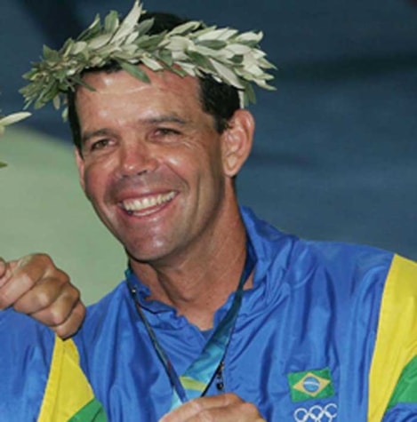 O velejador Torben Grael também tem seis participações olímpicas: Los Angeles 1984, Seul 1988, Barcelona 1992, Atlanta 1996, Sidney 2000 e Atenas 2004. Ganhou dois ouros, duas pratas e uma bronze.  