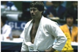 O ex-judoca brasileiro Walter Carmona foi o porta-bandeira da delegação verde e amarela no desfile de abertura da Olimpíada de Seul.