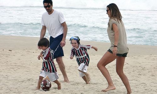 Na Copa das Confederações, em 2013, Buffon veio ao Rio e se encantou com as cores do Fluminense. Ele disse que os filhos se apaixonaram pelas cores e pela camisa e agora levam o clube no coração. Antes de voltar à Juventus, o italiano chegou a ser especulado no Fluminense e fez a torcida delirar.