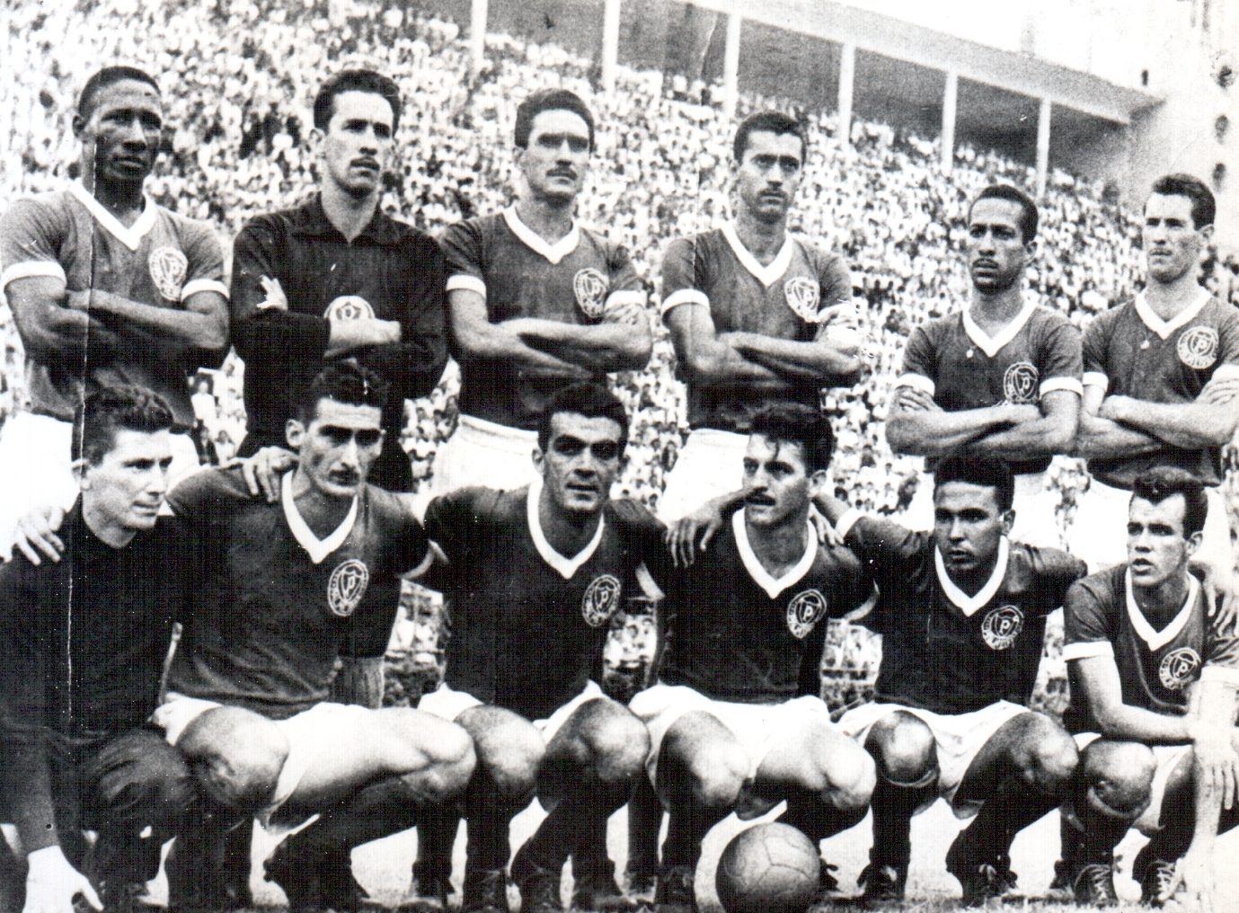 Campeonato Paulista 1959 - Palmeiras e Santos se enfrentaram na decisão do Paulistão de 1959. As primeiras partidas terminaram em empate: 1 a 1 e 2 a 2. No terceiro e derradeiro jogo, Pelé abriu o placar aos 14 do primeiro tempo. Contudo, a Academia palmeirense veio com tudo, virou a partida e garantiu o título.