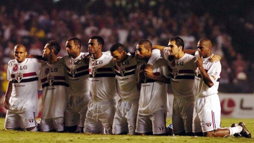 2004 - Líder na quinta rodada: São Paulo (13 pontos) / Campeão: Santos (na quinta rodada estava em 12°, com 6 pontos).