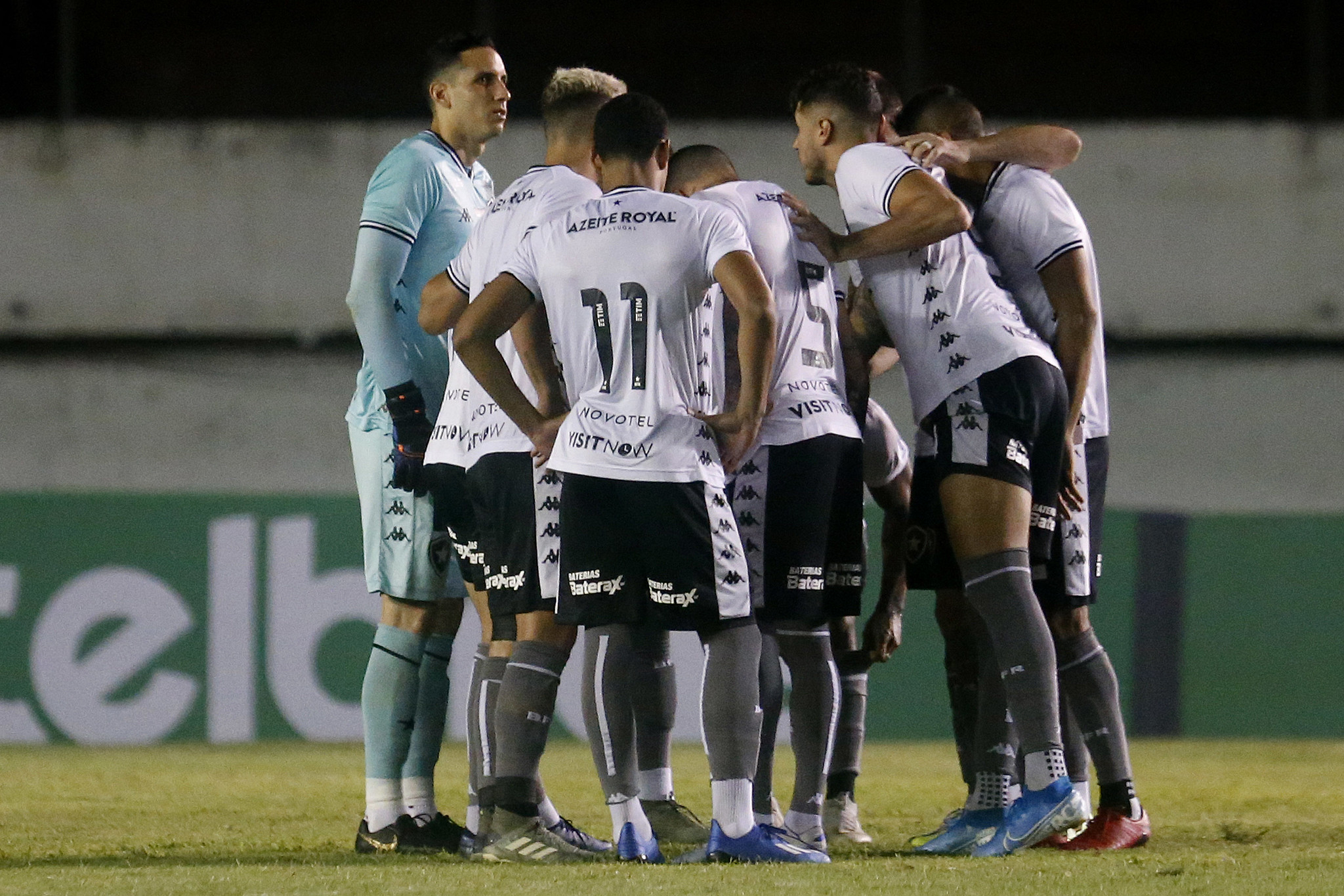 13º - O Botafogo, pelo segundo mês seguido, figura entre os maiores crescimentos mensais entre os clubes brasileiros. As 49,8 mil novas inscrições durante fevereiro geraram o melhor desempenho mensal do clube dos últimos 25 meses, com 80% de concentração no YouTube e Instagram. São 3.372.788 seguidores combinados.