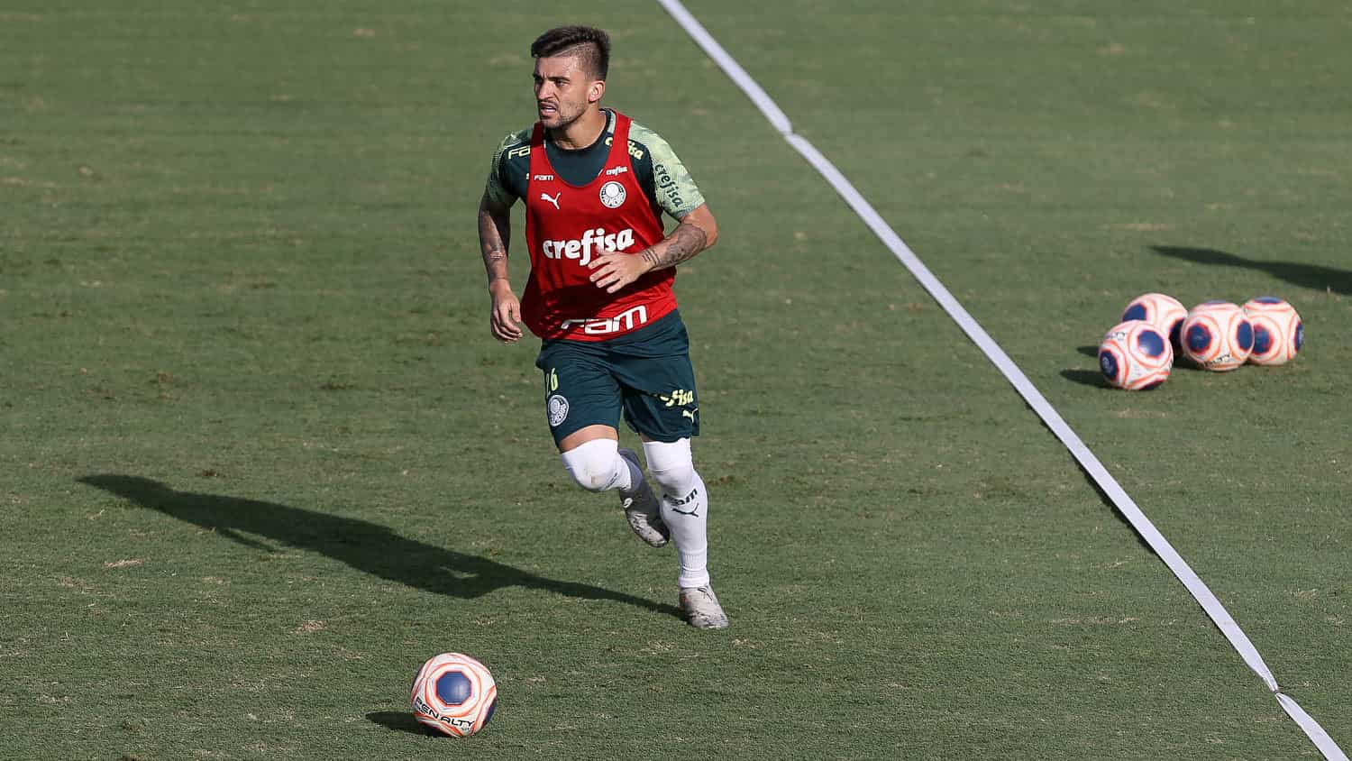 Victor Luis - Lateral-esquerdo - Palmeiras