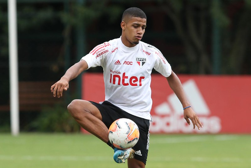 BRENNER - São Paulo (C$ 6,23) - Está cheirando a gol, com 17 tentos marcados em 2020, mesmo sendo titular em apenas 16 partidas. Enfrentando um Vasco que passa por um momento irregular e empatou com o Fortaleza jogando mal, acreditamos que o centroavante possa balançar as redes novamente.