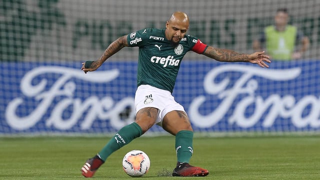 O Palmeiras começou, em janeiro de 2019, um contrato de três temporadas com a Puma. A diretoria do Verdão estima receber cerca de R$ 25 milhões por ano, incluindo um valor fixo e royalties (percentual sobre as vendas de produtos).