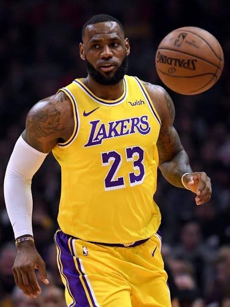 A temporada 2019-2020 da NBA, maior liga de basquete do mundo, está cada vez mais distante de ser retomada.Segundo o jornalista Brian Windhorst, da ESPN, as chances do cancelamento completo aumentaram muito.